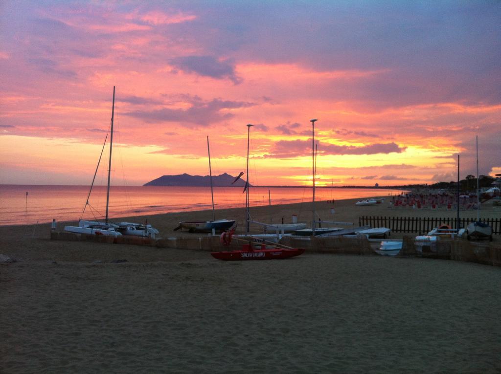 Domus Hotel Terracina Luaran gambar